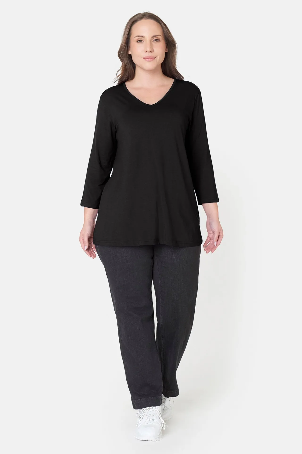 basis_tshirt___rmer__mrke_2.webp Basis T-shirt - 3/4 ærmer - Mørkeblå