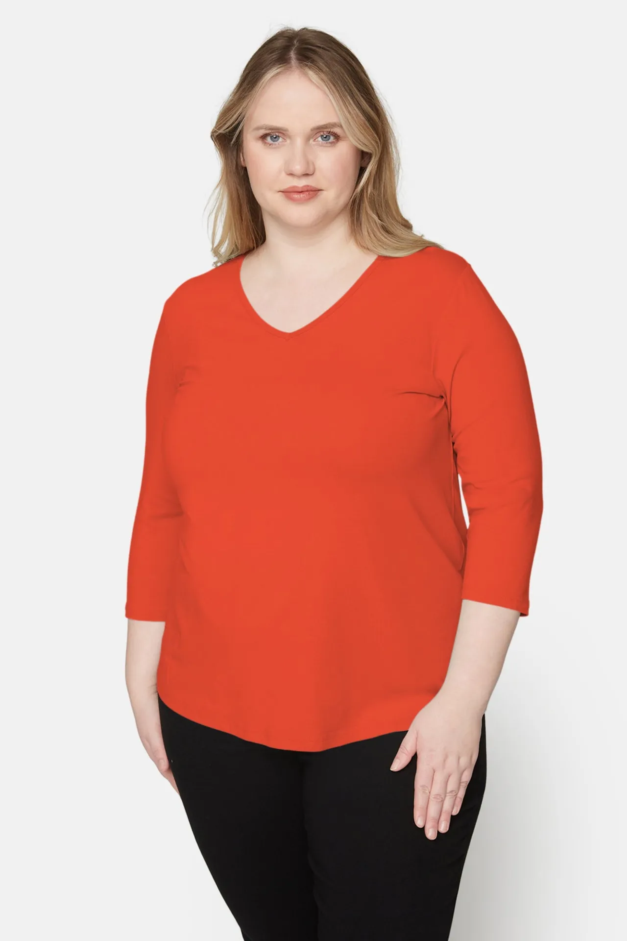 basis_tshirt_i_afacon_med_0-3.webp Basis T-shirt I A-facon Med 3/4 ærmer - Rød