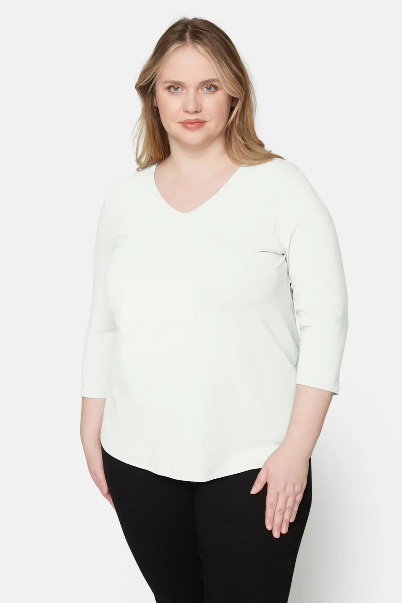 basis_tshirt_i_afacon_med_0-4.webp Basis T-shirt I A-facon Med 3/4 ærmer - Hvid