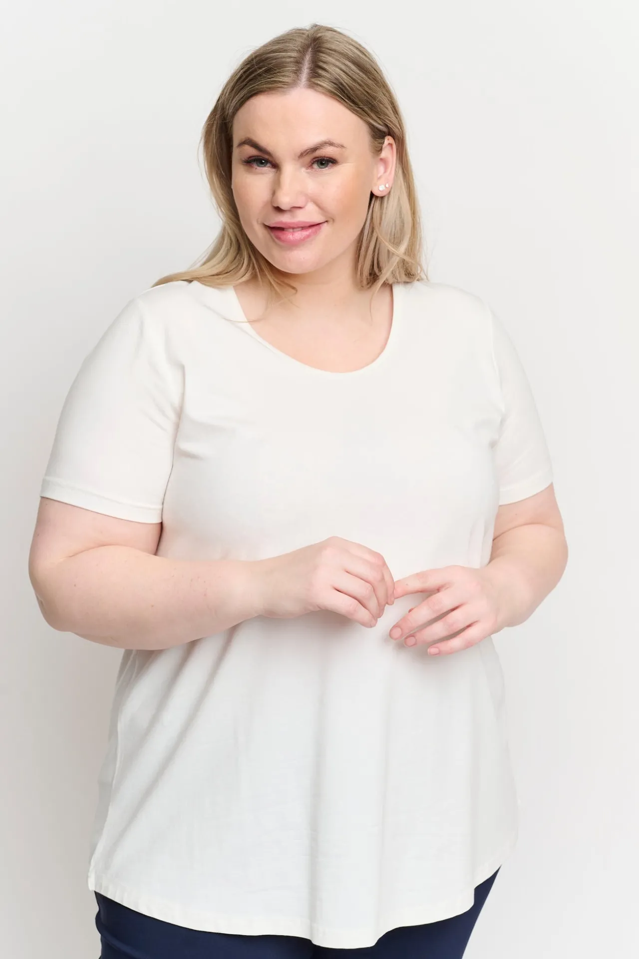 basis_tshirt_i_afacon_med_0.webp Basis T-shirt I A-facon Med Korte ærmer - Off White
