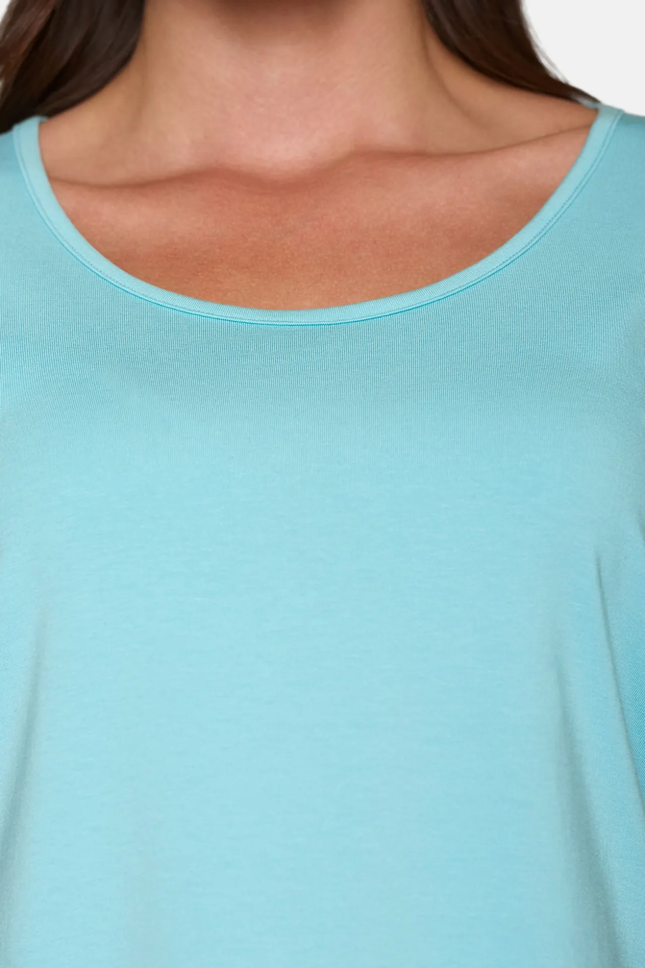 basis_tshirt_i_afacon_med_1-11.webp Basis T-shirt I A-facon Med Korte ærmer - Dusty Turquoise