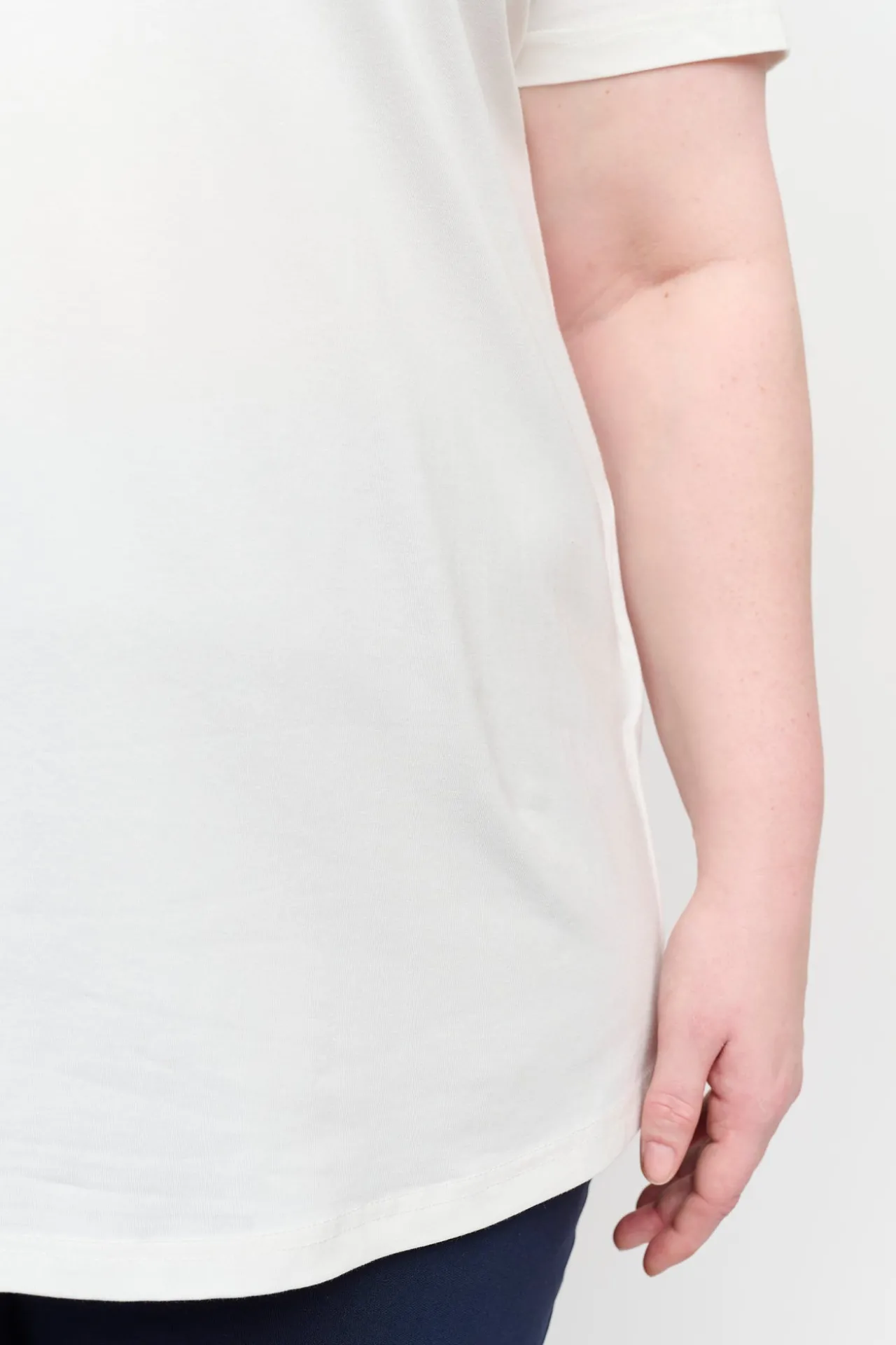 basis_tshirt_i_afacon_med_1.webp Basis T-shirt I A-facon Med Korte ærmer - Off White