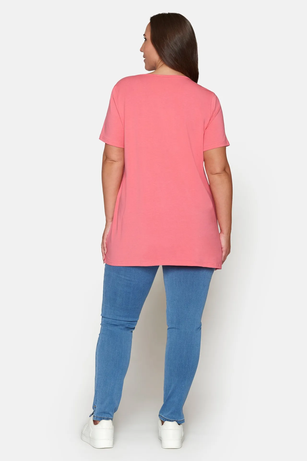 basis_tshirt_i_afacon_med_3-10.webp Basis T-shirt I A-facon Med Korte ærmer - Sunkist Coral