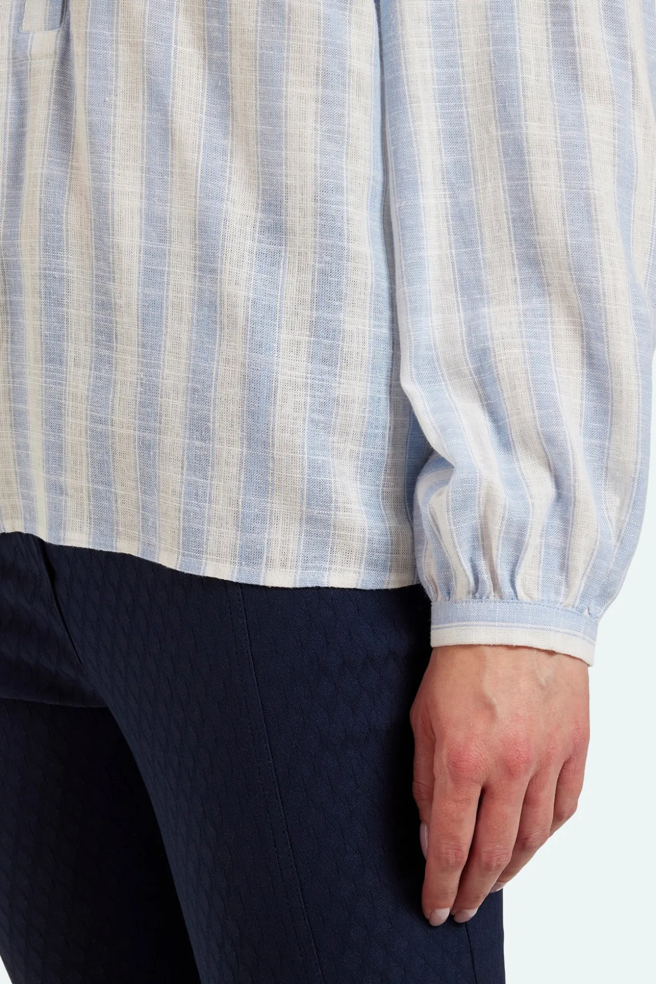 bluse__lys_bl__stribet_1.webp Bluse - Lys Blå - Stribet