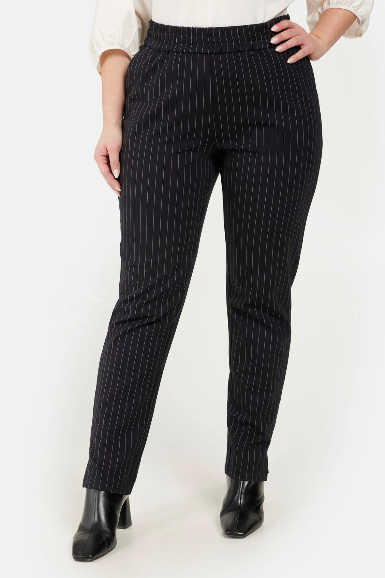 bukser__sort_pinstripe_0.webp Bukser - Sort Pinstripe