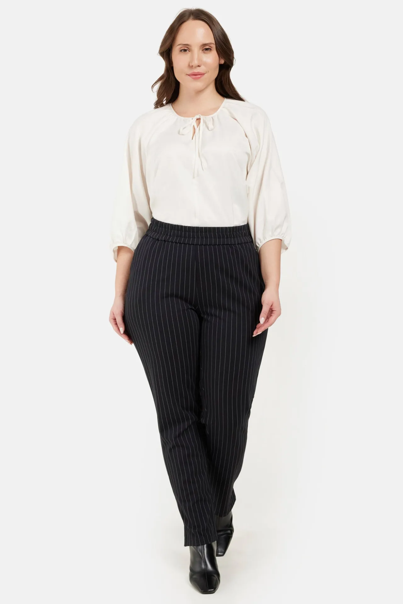 bukser__sort_pinstripe_3.webp Bukser - Sort Pinstripe
