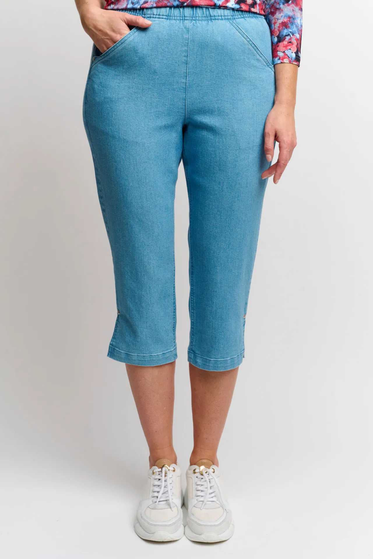 denim_capribuks__light_bl_0.webp Denim Capribuks - Light blue denim