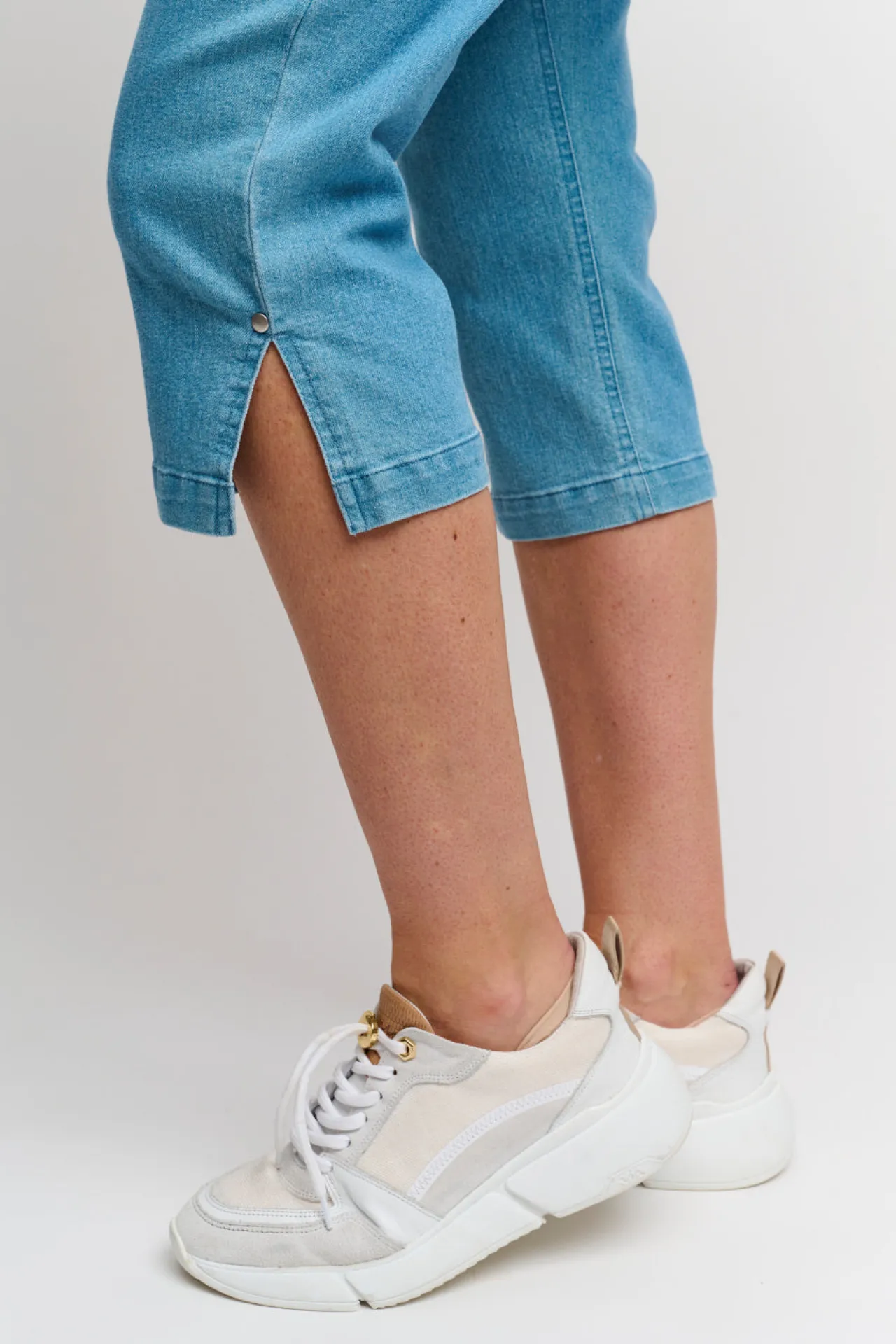 denim_capribuks__light_bl_3.webp Denim Capribuks - Light blue denim