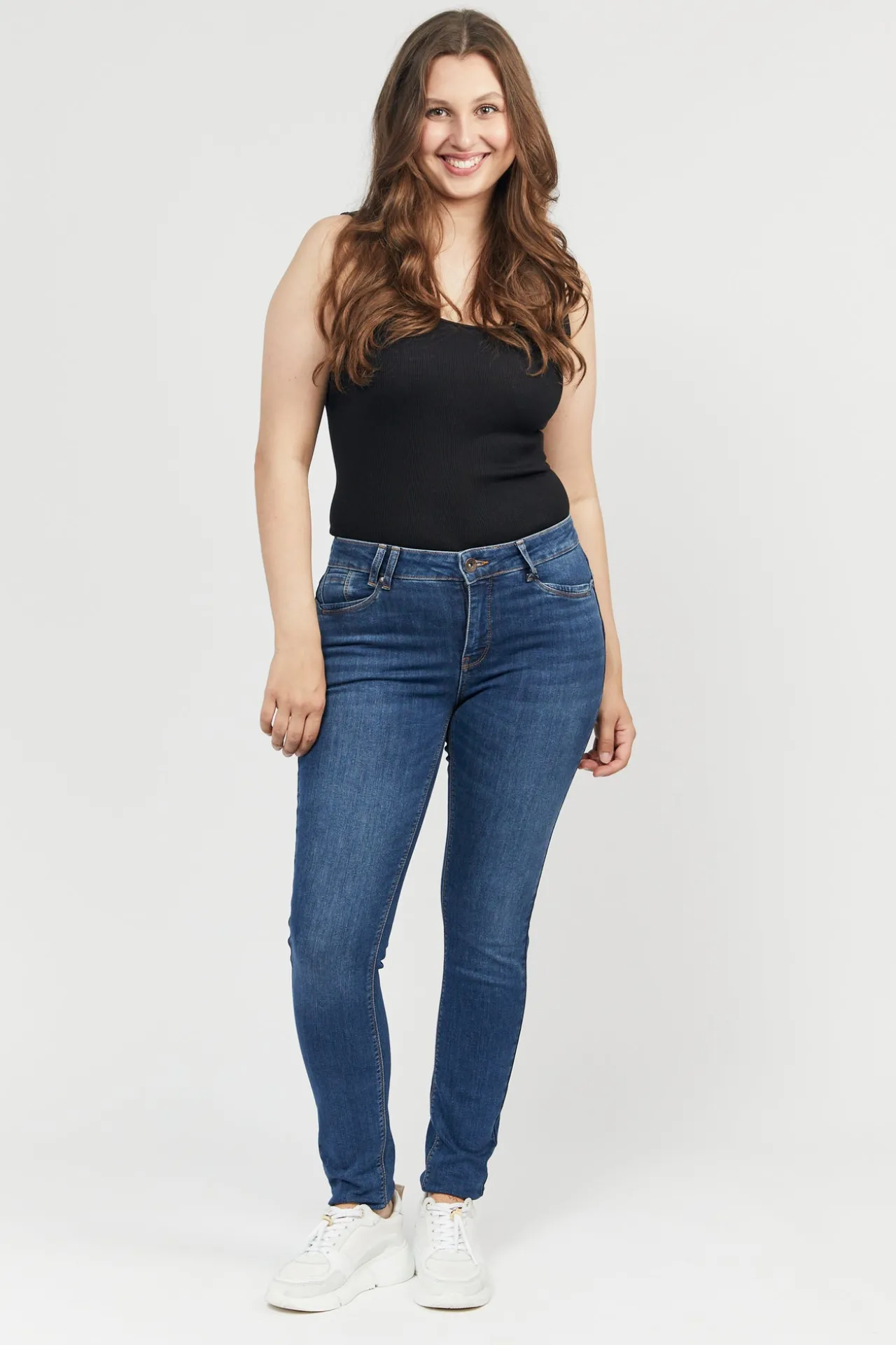 jeans_maggie__slim_legs___2.webp Jeans Maggie - Slim Legs - Medium Blå