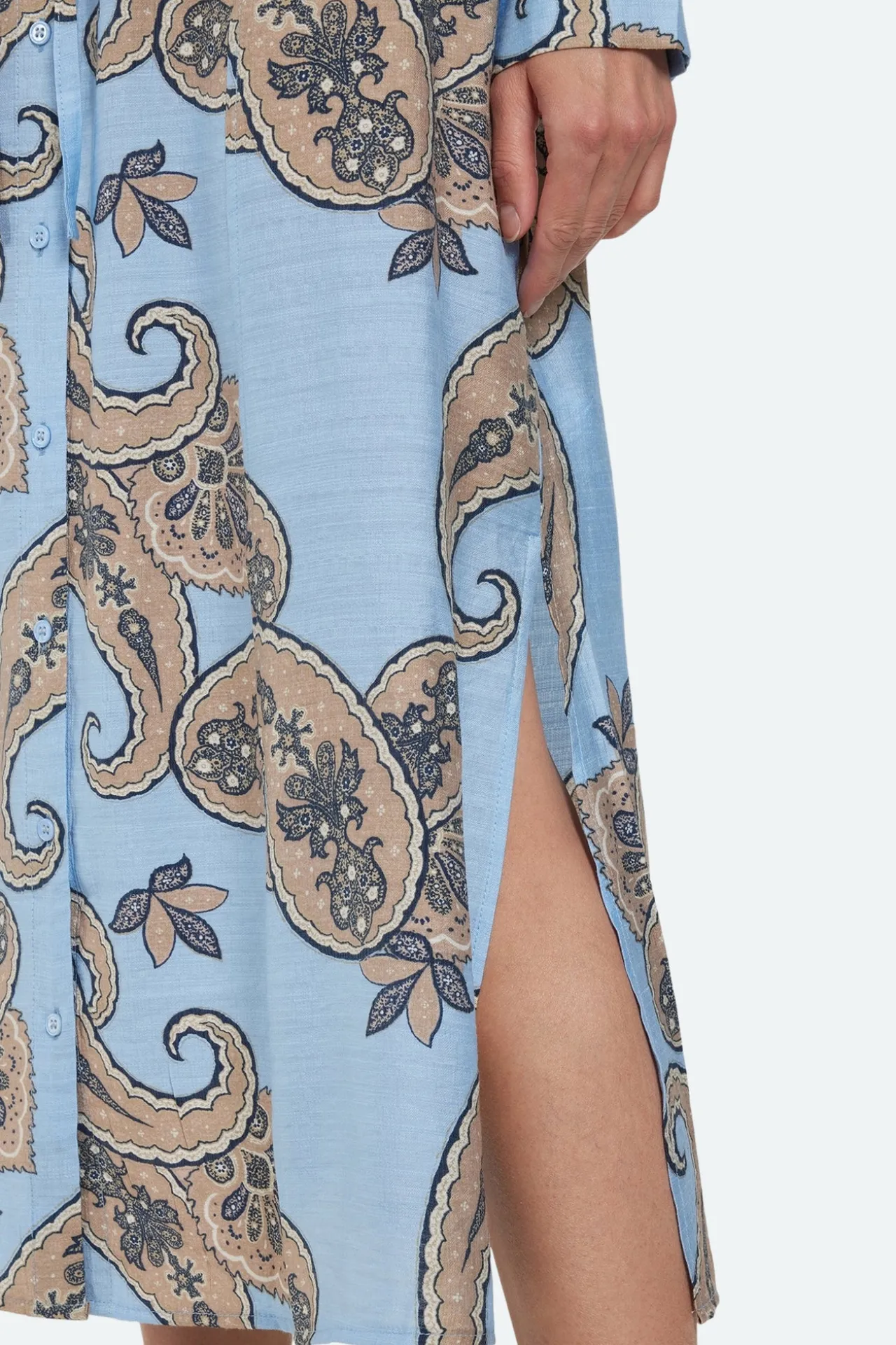 kjole__lysebl___paisleypr_2.webp Kjole - Lyseblå - paisleyprint