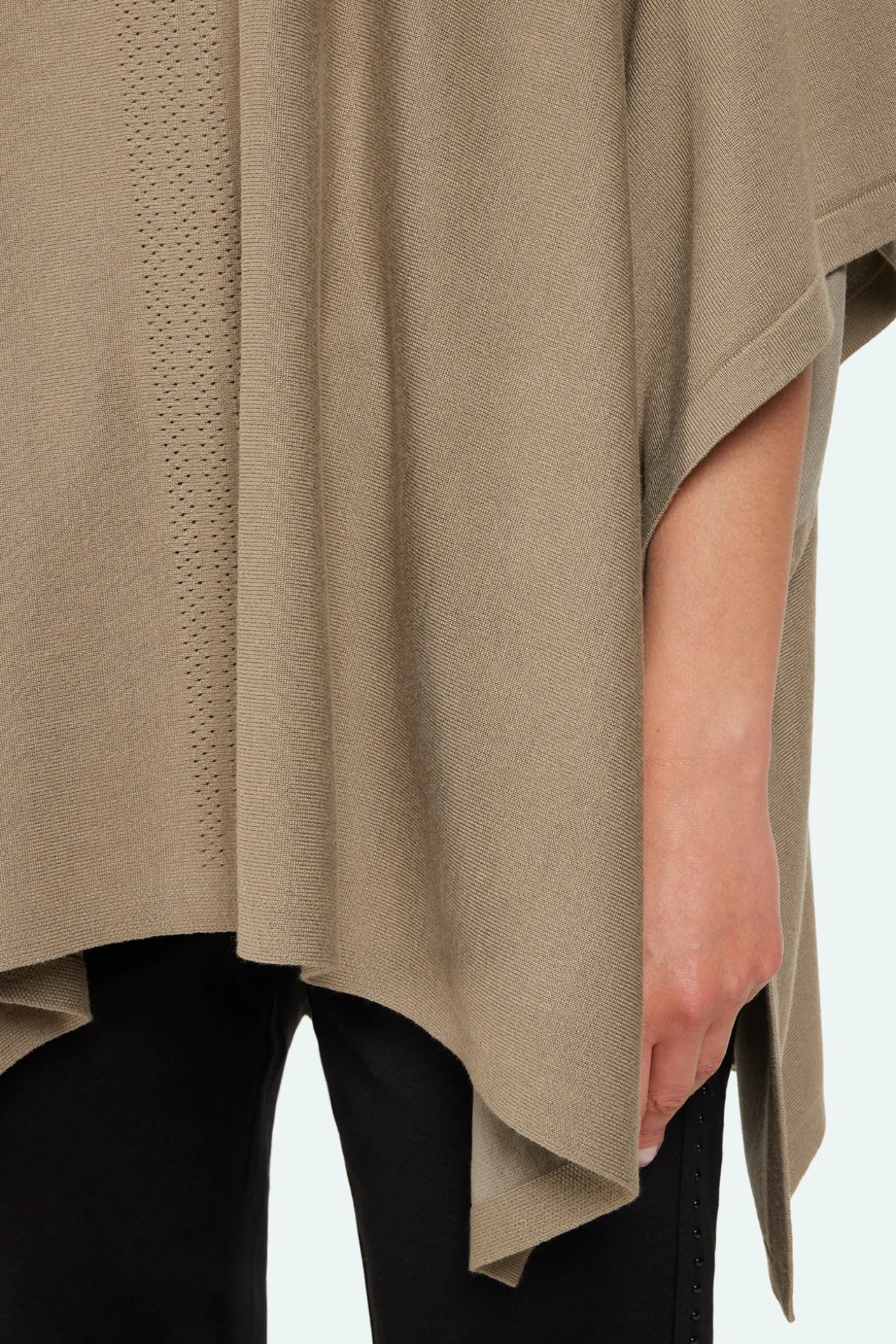 poncho__nomad_2.webp Poncho - Nomad