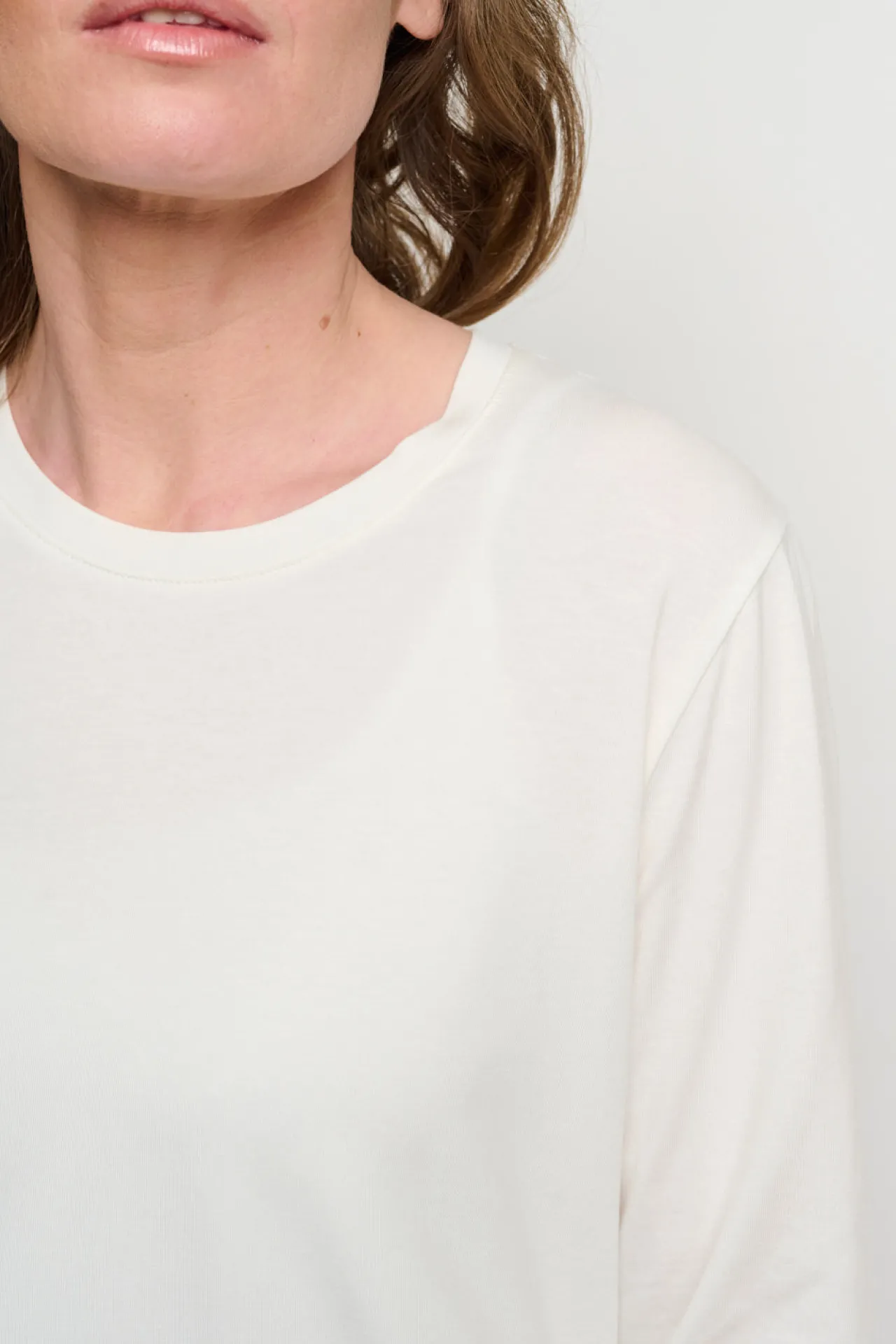 tshirt_med_rund_hals__off_1.webp T-shirt Med Rund Hals - Off White
