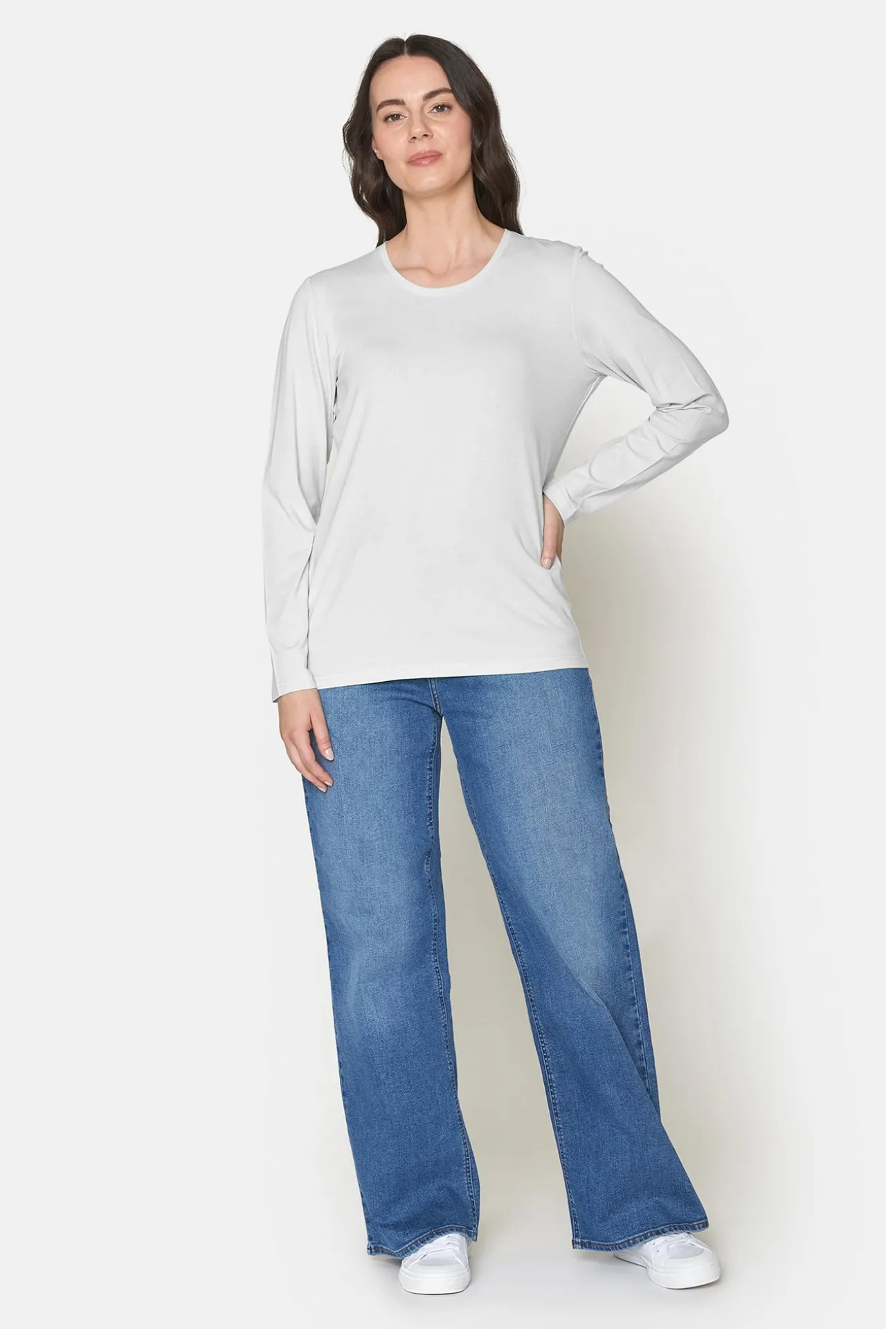 tshirt_med_rund_hals__whi_2.webp T-shirt Med Rund Hals - White