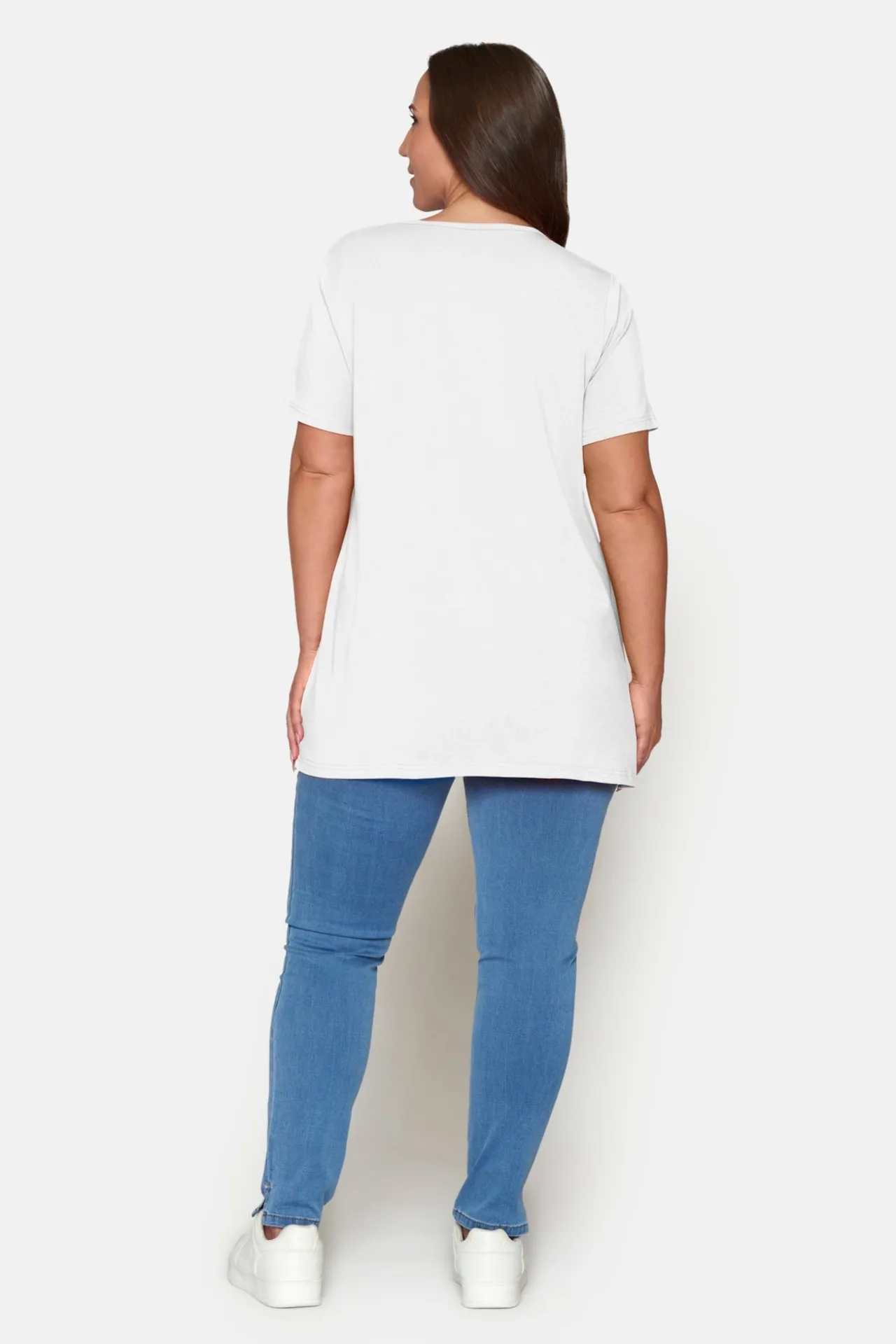 basis_tshirt_i_afacon_med_2-6.webp Basis T-shirt I A-facon Med Korte ærmer - Hvid