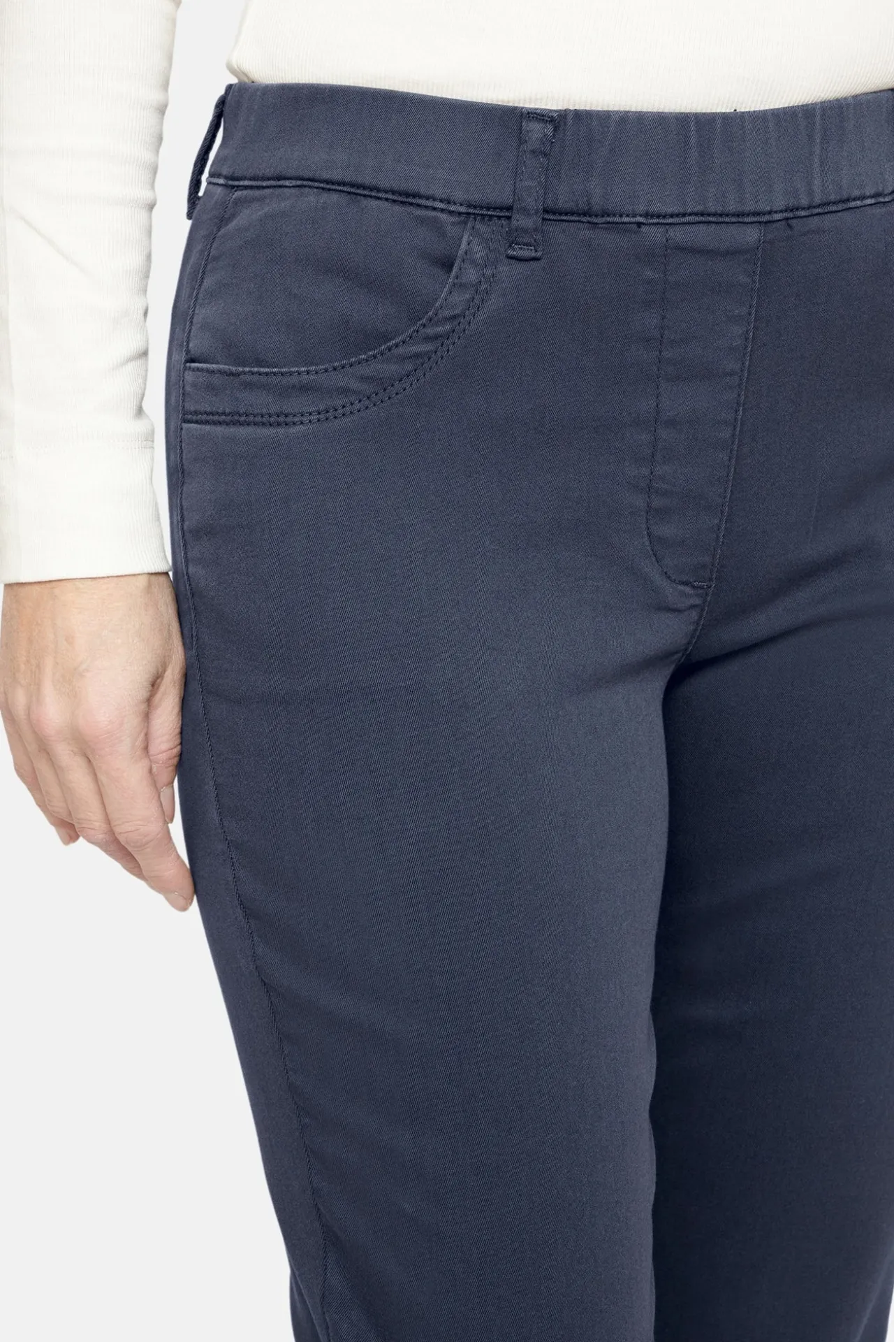 bukser_madelaine__midnigh_1.webp Bukser Madelaine - Midnight Blue - Straight fit