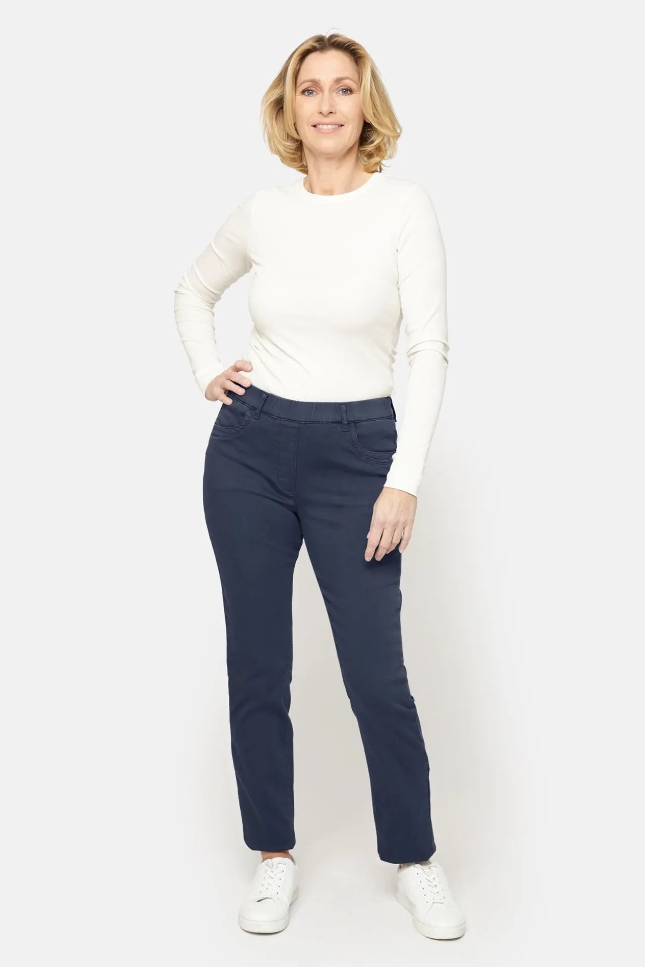 bukser_madelaine__midnigh_2.webp Bukser Madelaine - Midnight Blue - Straight fit