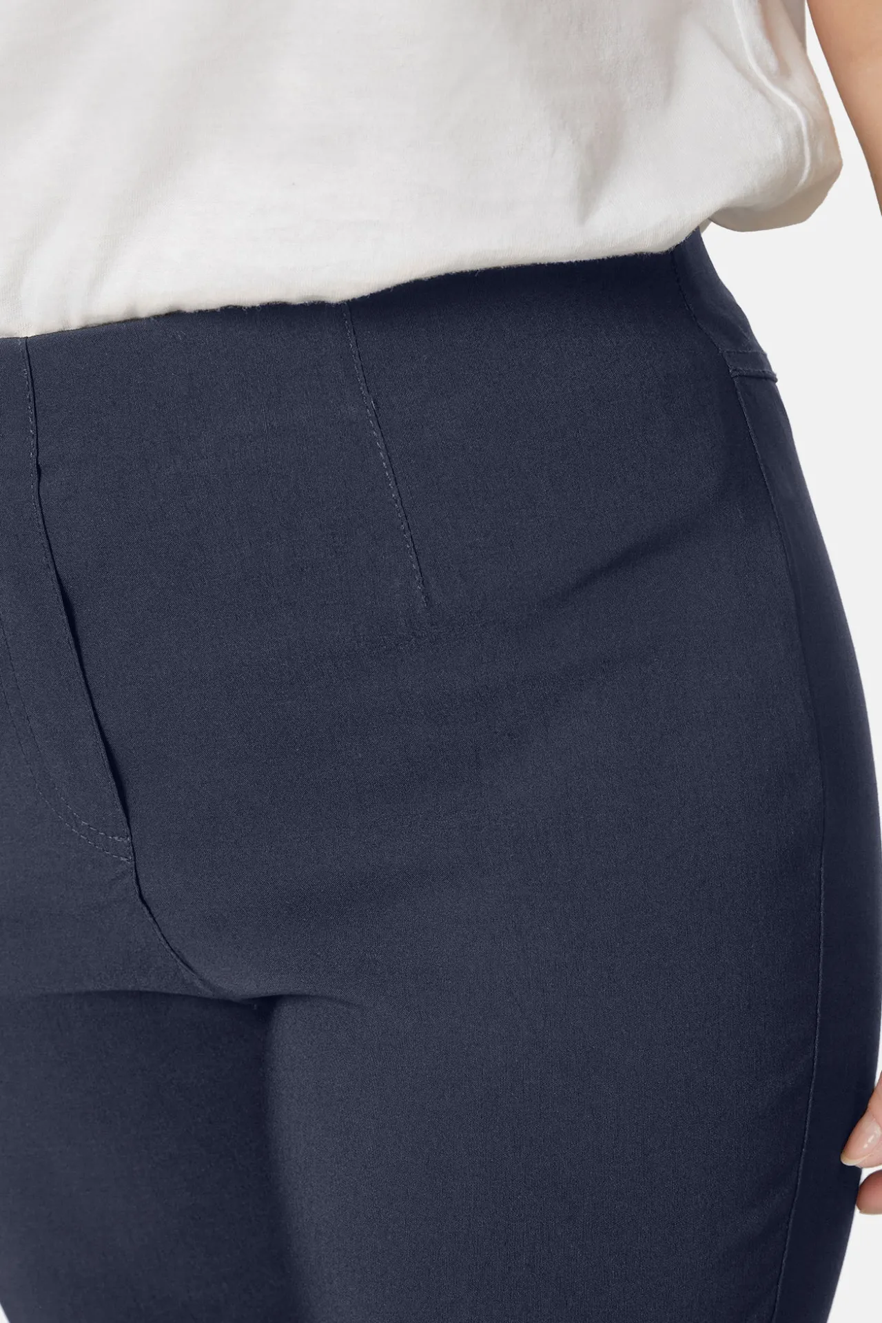 capri_leggings__midnight__1.webp Capri Leggings - Midnight Blue