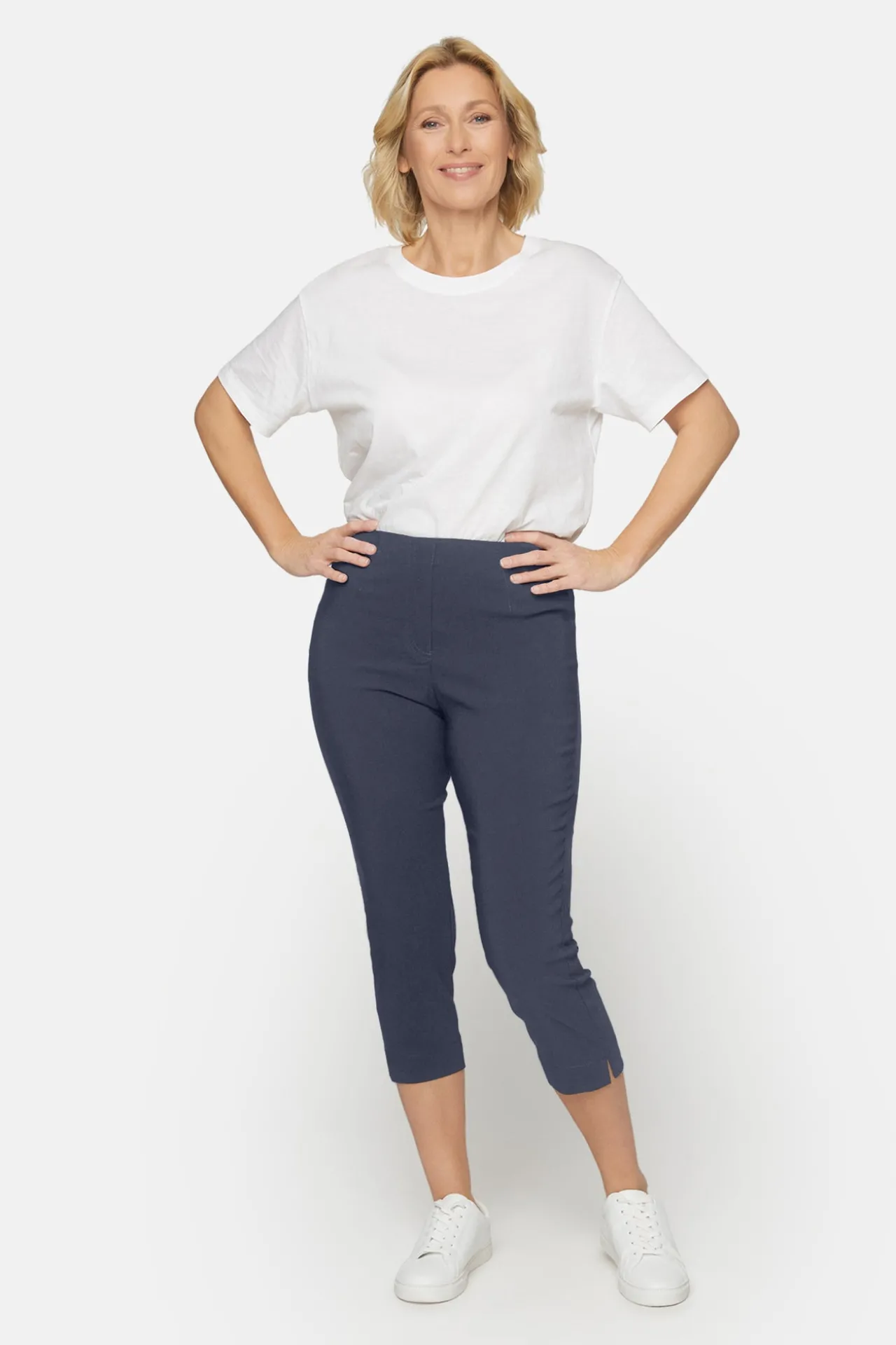 capri_leggings__midnight__2.webp Capri Leggings - Midnight Blue