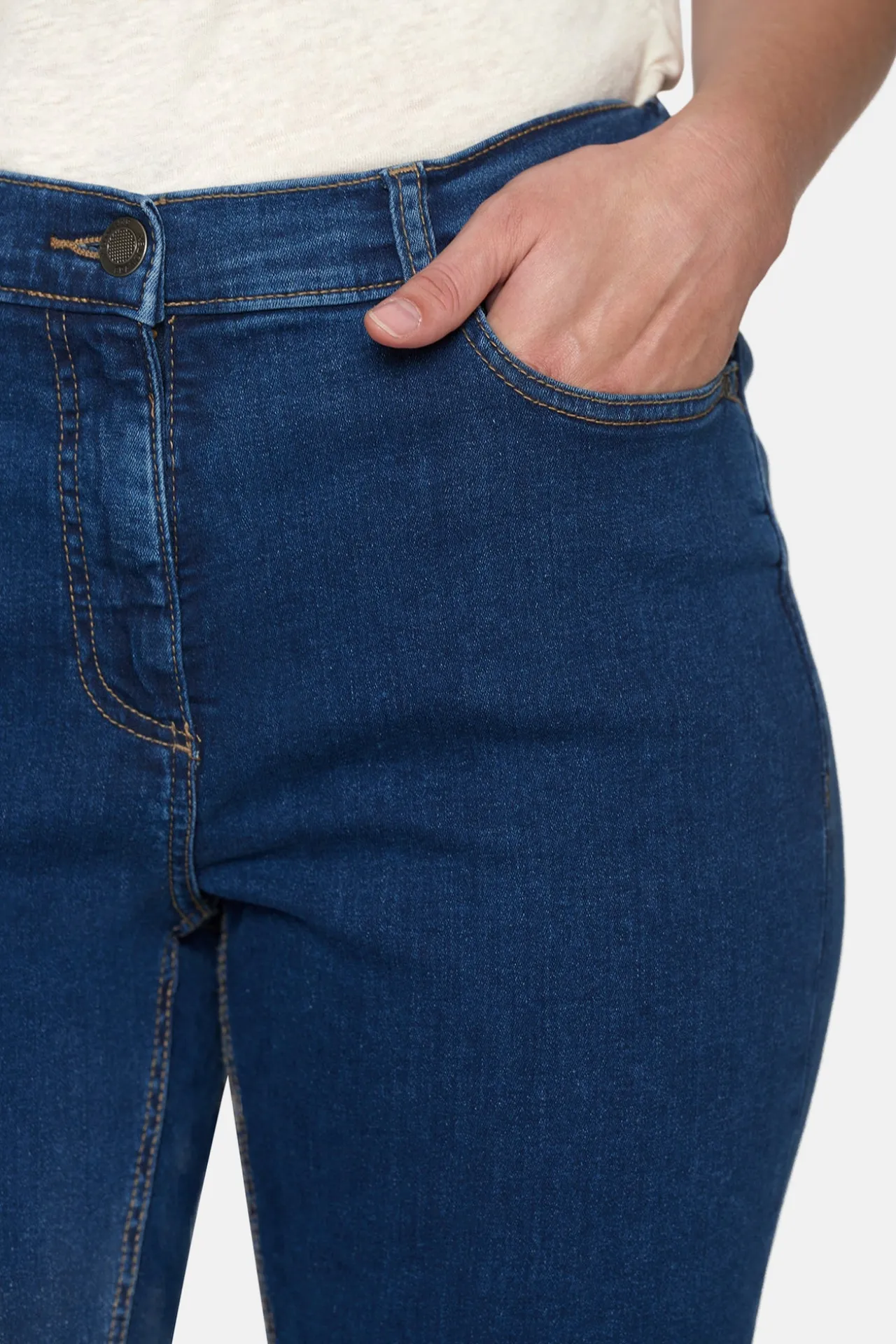elisabeth_jeans__blue_den_1.webp Elisabeth Jeans - Blue denim - Curvy fit