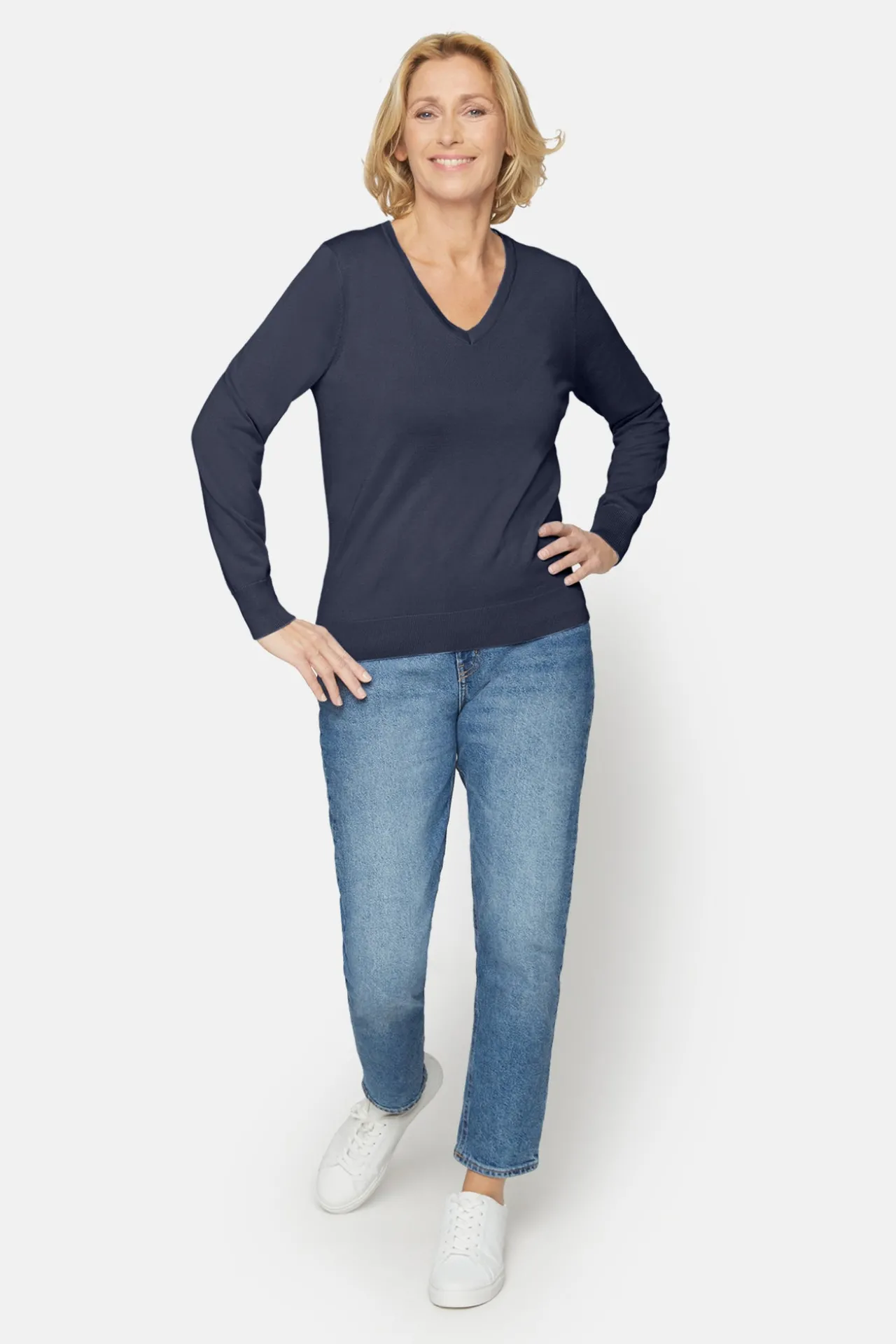 pullover_med_vhals__midni_2.webp Pullover Med V-hals - Midnight Blue