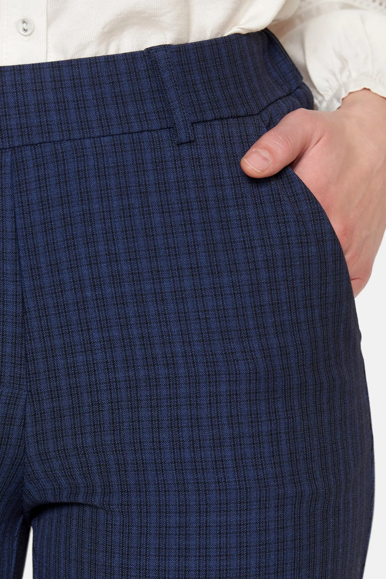 sofie_bukser_med_elastikb_1-9.webp Sofie Bukser Med Elastikbånd I Taljen - Midnight Blue - Slim fit