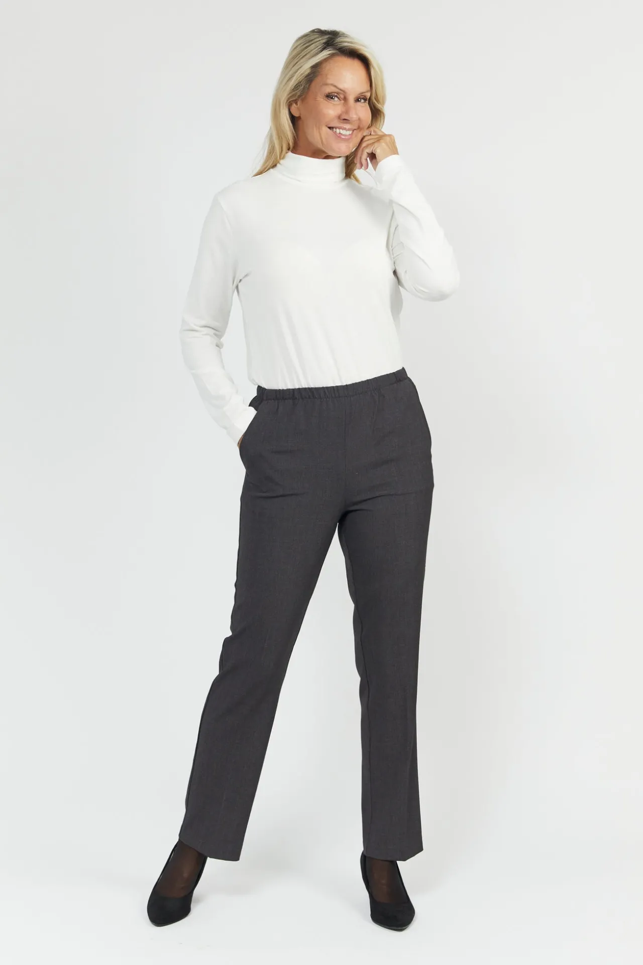 sofie_bukser_med_elastikb_2-2.webp Sofie Bukser Med Elastikbånd I Taljen - Grey mel - Slim fit