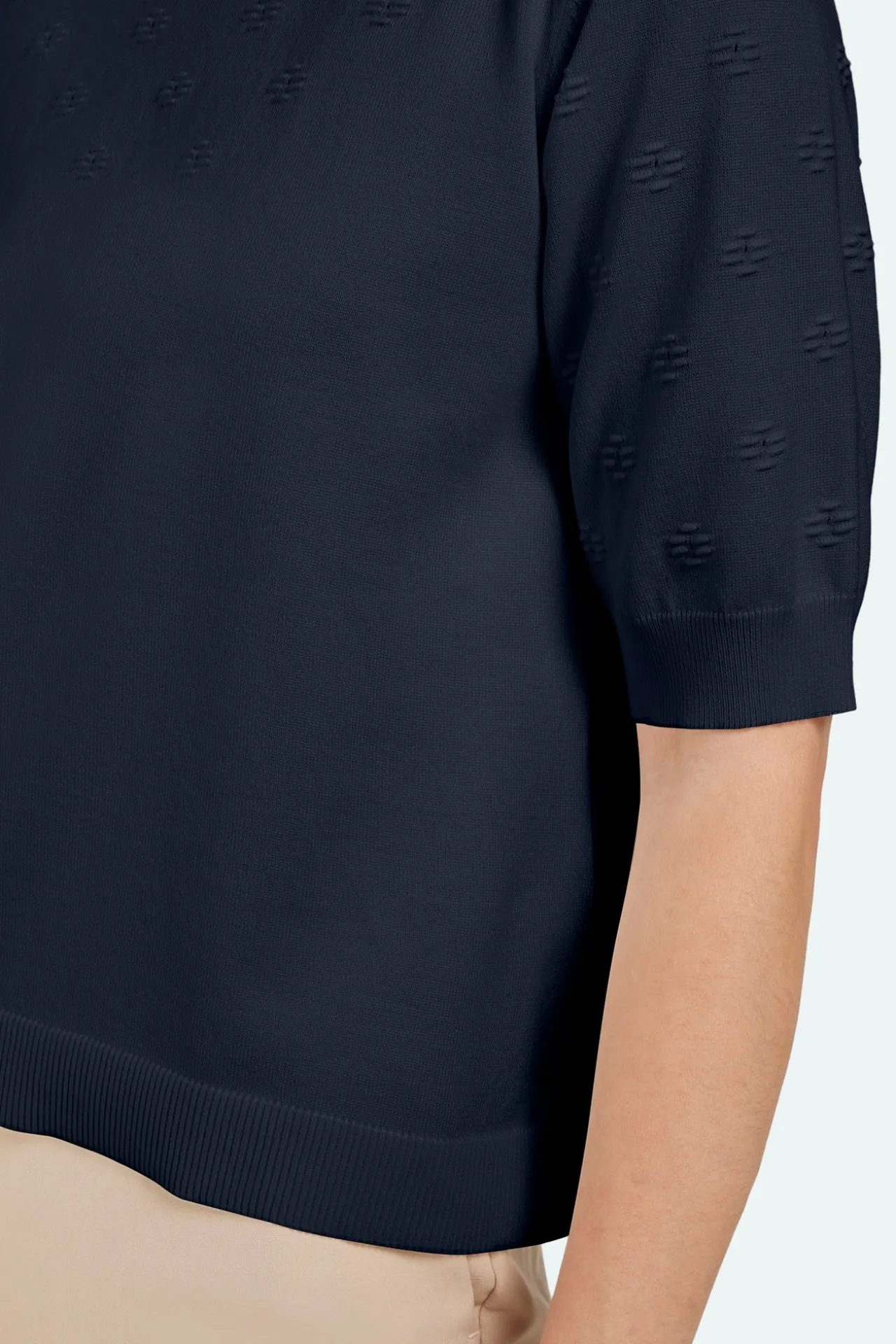 striktrje__navy__hulmnste_1.webp Striktrøje - Navy - Hulmønster