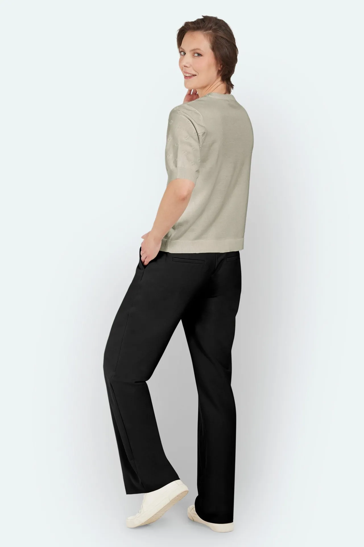 striktrje__sand__hulmnste_3.webp Striktrøje - Sand - Hulmønster