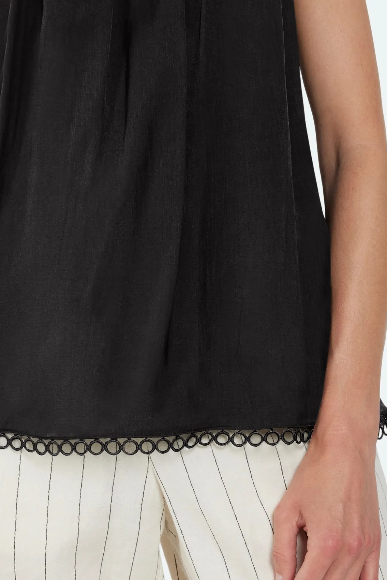 top__sort__blondedetaljer_2.webp Top - Sort - Blondedetaljer